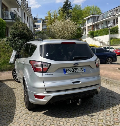 Ford Kuga cena 63000 przebieg: 105000, rok produkcji 2017 z Sopot małe 254